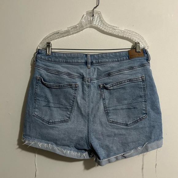 American Eagle  Mom Shorts - Picture 2 of 4